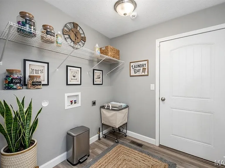 407 Sammy Ln — Photo 30