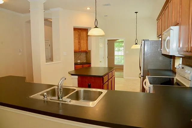 138 Chestnut Ct — Photo 8