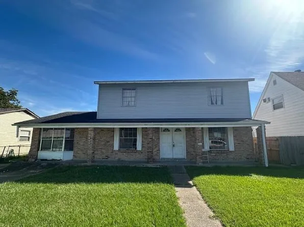 633 E Marlin Ct, Gretna, LA 70056