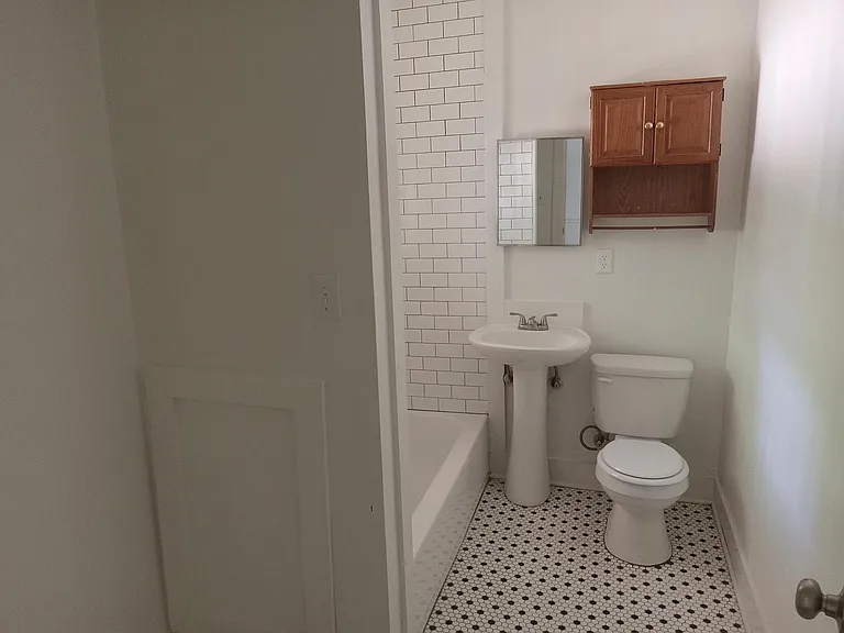 1302 Court Ave #2 — Photo 5
