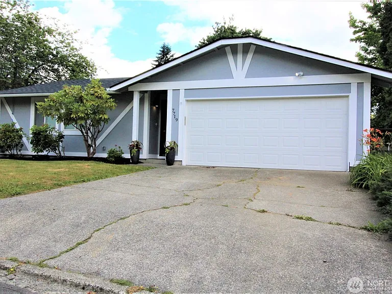 7719 NE 142nd Ct — Photo 1