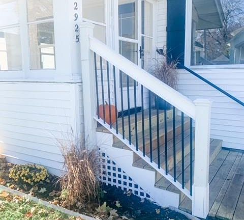 2nd image of 2925 Botsford Pl NE