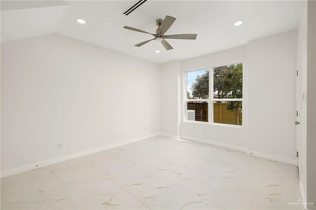 3 bed, 2.5 bath, 1780 sqft, $1,800 — Photo 3