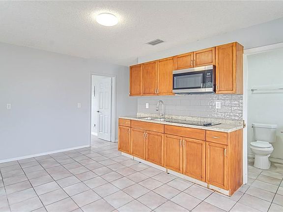 4th image of 7877 Kensingham Ct