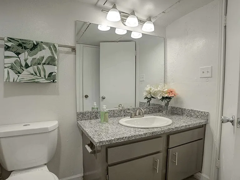 Ashford Santa Fe Bathroom