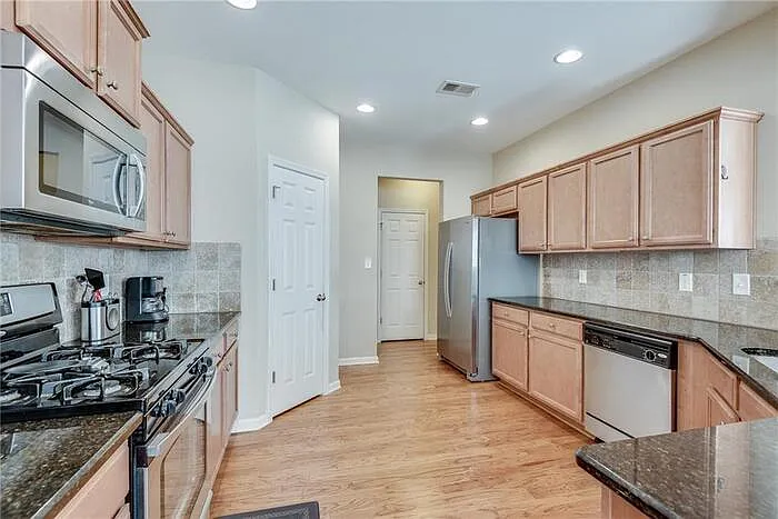 2318 Brynfield Cv — Photo 18
