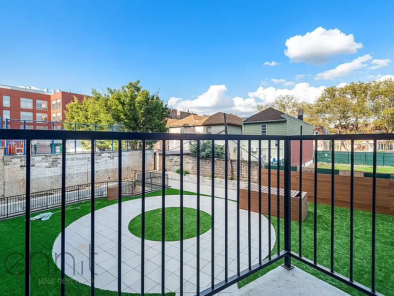 125 Kings Hwy #3E — Photo 1