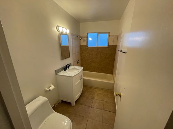 709 A St #B, Bakersfield, CA 93304