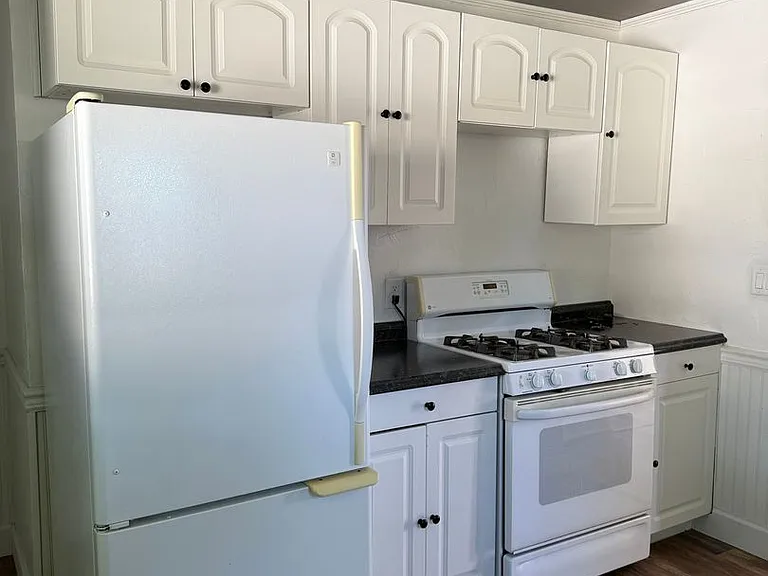 807 Knapp St — Photo 12