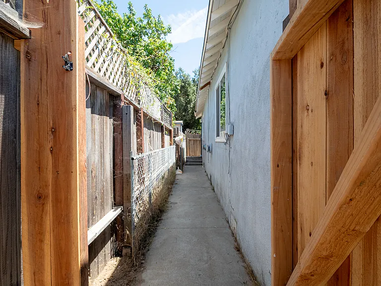 220 E Ventura St #B — Photo 1