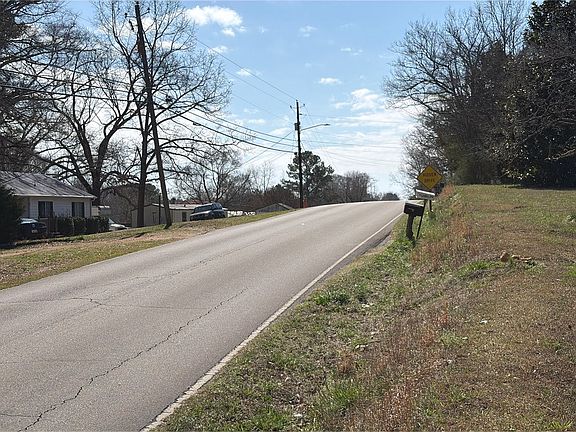 4th image of 664 Mahaffey Rd