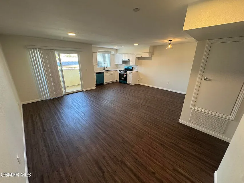 Building Photo - 1850 Buyers St #205