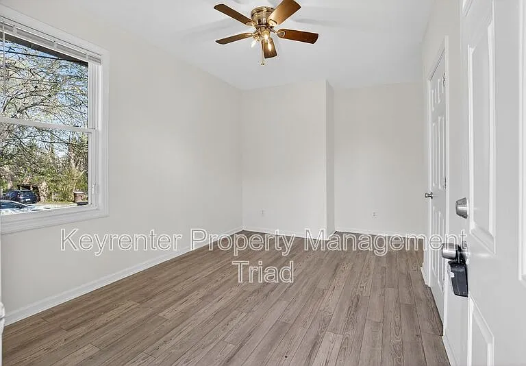 2405 Freeman Mill Rd — Photo 6