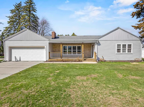 311 E Cedar St, Pulaski, WI 54162