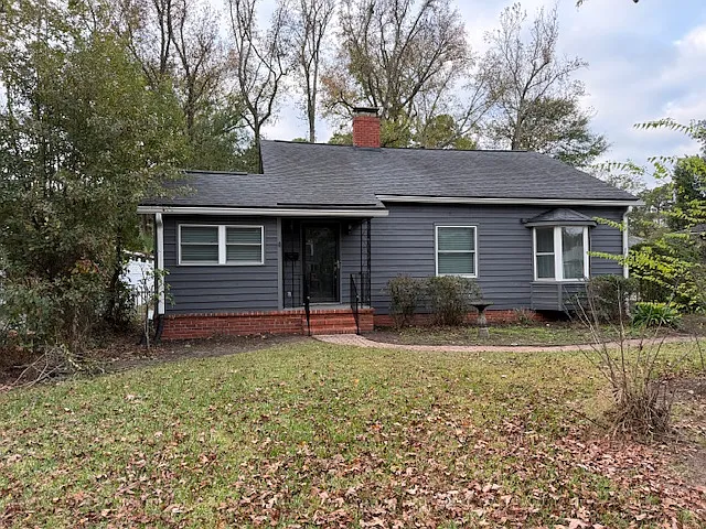 131 Columbus Dr — Photo 1