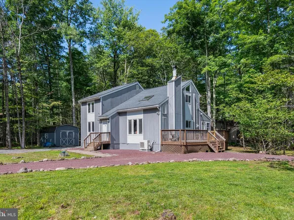 146 Chitimacha Dr, Pocono Lake, PA 18347