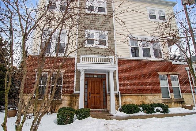 1st image of 601 Grove Ln