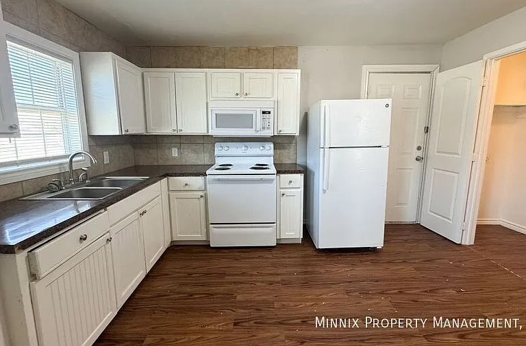 755 W Knox St #FS-1 — Photo 10
