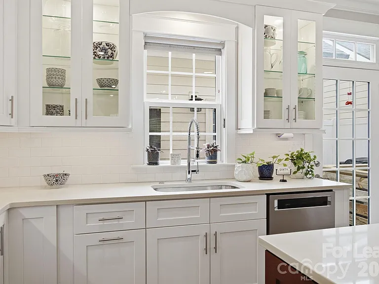 519 Griffith Village Ln — Photo 13