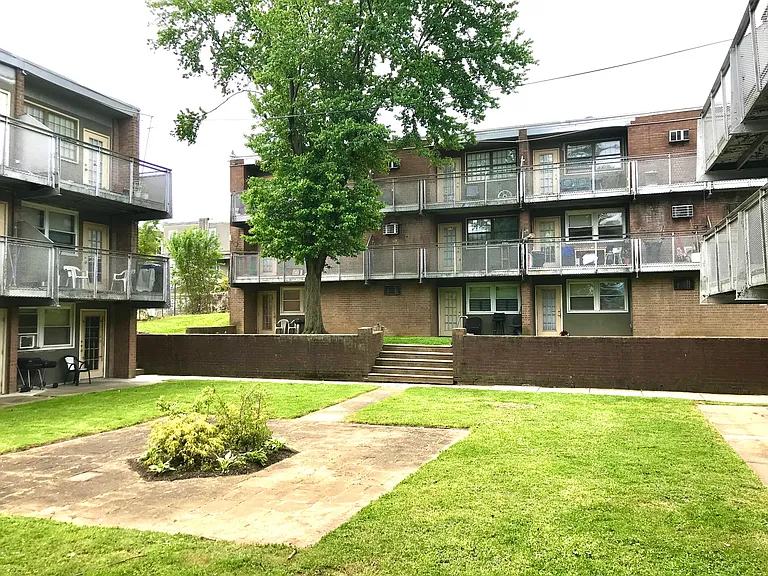 Magnolia Court — Photo 4