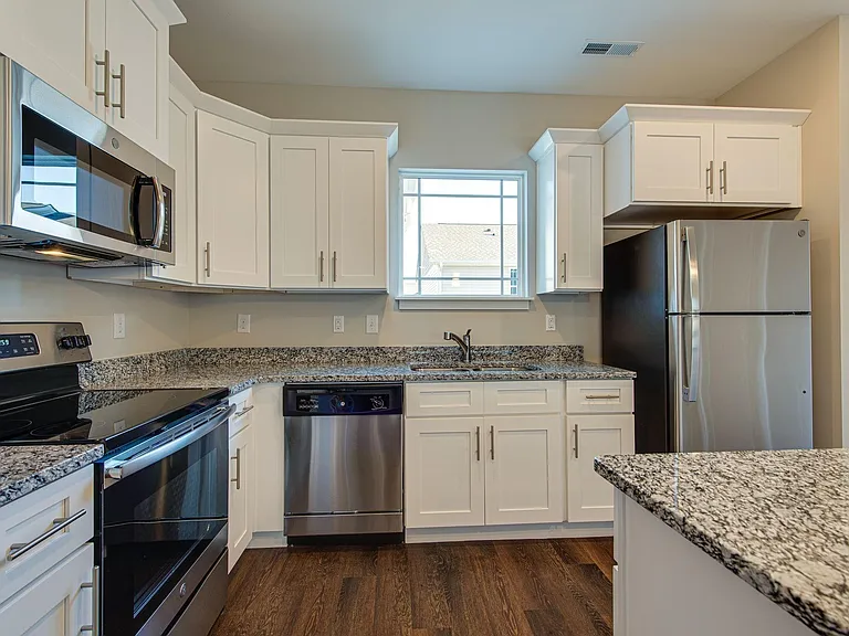 1052 Wells Way — Photo 6