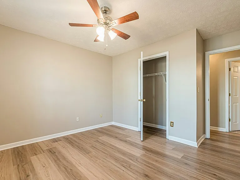 5755 Lakeview Cir — Photo 26