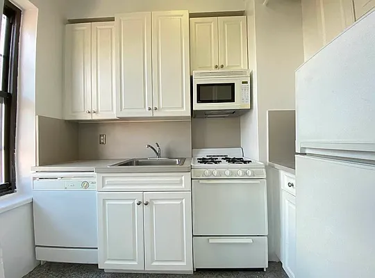 Rented by Oxford Property Group | media 3