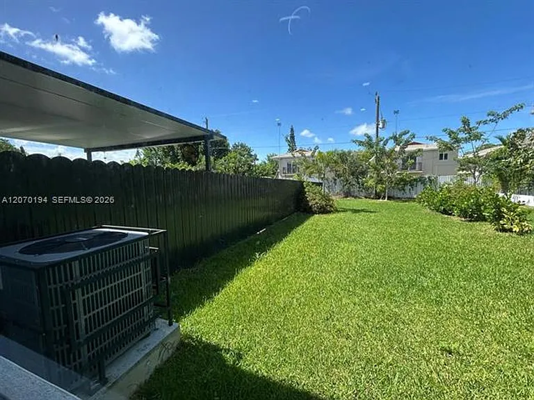 854 SW 1st St #Townhouse 854 — Photo 30
