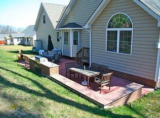 11632 Hillside Rd, Chester, VA 23831