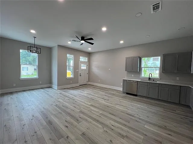 409 E 1st St #A/B — Photo 3