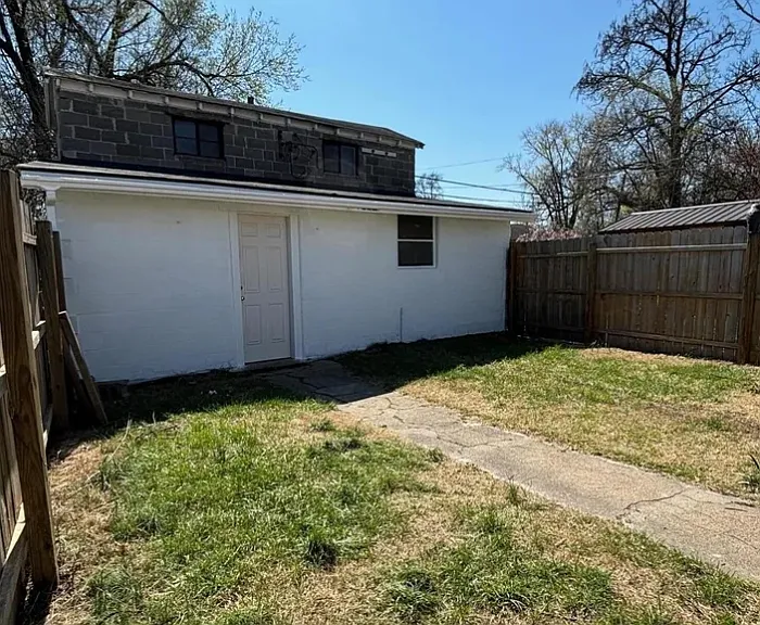 1812 Wilson Ave — Photo 14