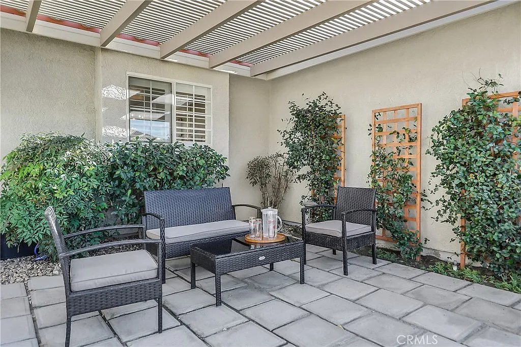 3 bed, 2400 sqft, $4,999 — Photo 4