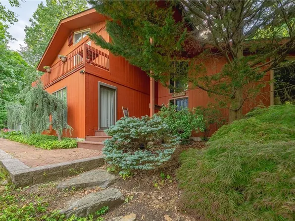 4476 Rose Dr, Emmaus, PA 18049