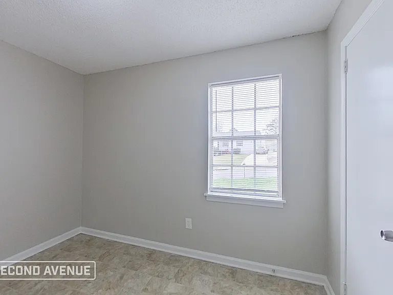 1739 Huntington Dr — Photo 6