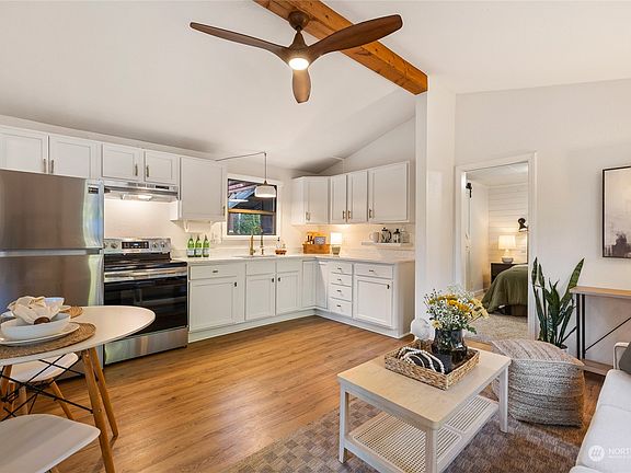 3rd image of 1352 Puget Drive E