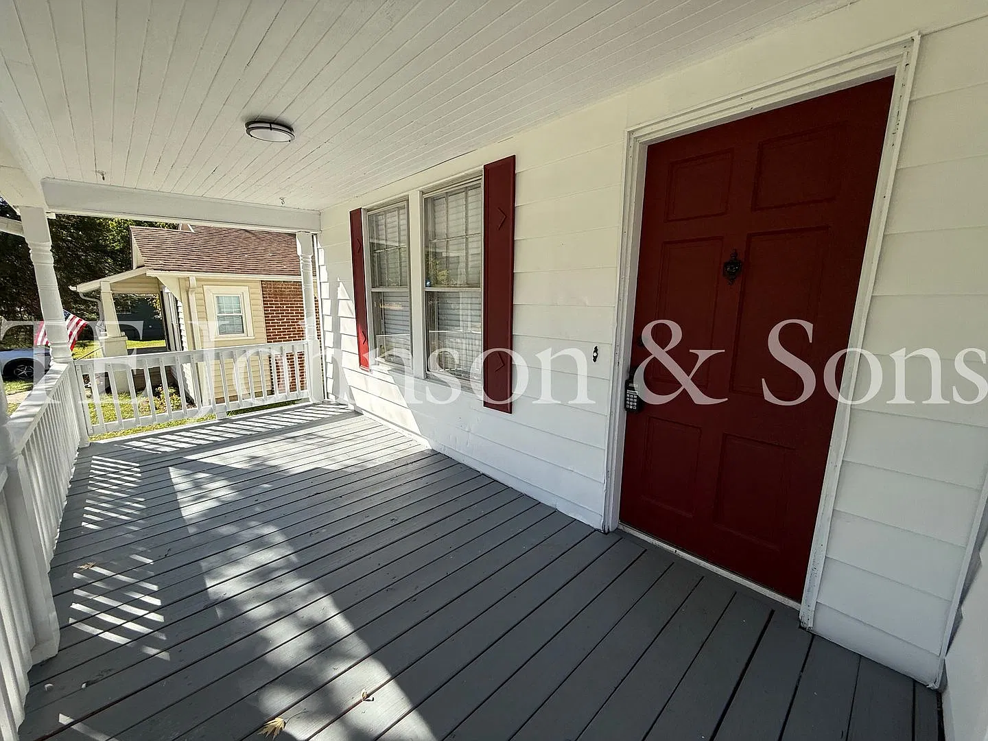 Great location off Country Club Road in the Gordon Manor area — Photo 2