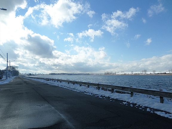 3rd image of 191 N Shore Rd