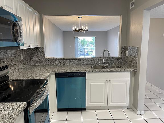 2nd image of 910 SW 105th Ave APT 100