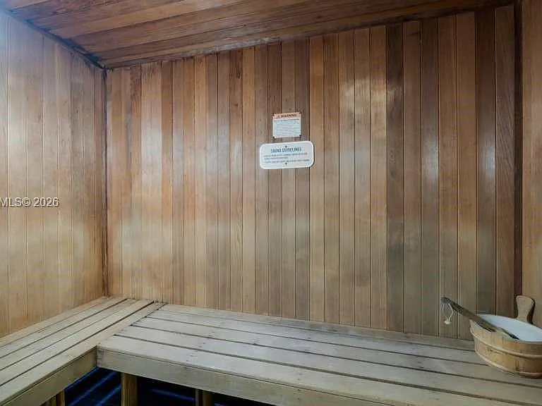 6917 Collins Ave #L-107 — Photo 31