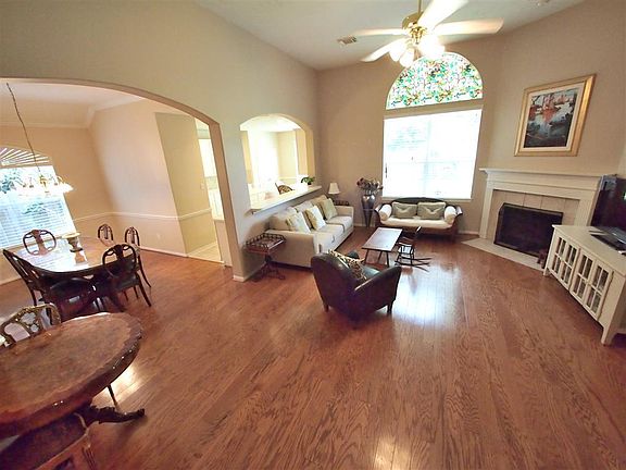 GREAT ROOM W/ DINING AND KITCHEN IN THE BACKGROUND