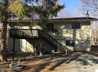 8956 Pheasant Ln, Tobyhanna, PA