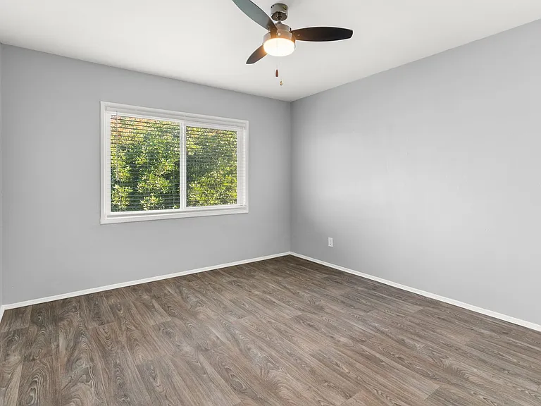 1577 Pine Avenue — Photo 24