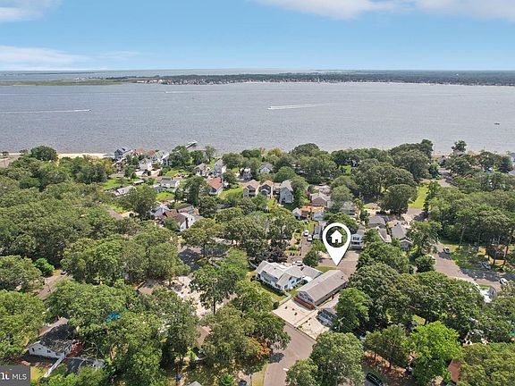 2nd image of 218 Swan Blvd