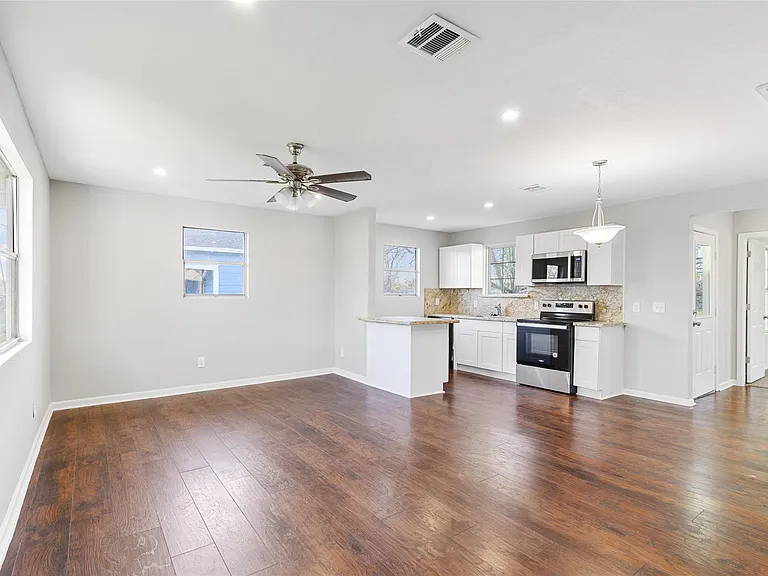986 Dewalt St — Photo 12