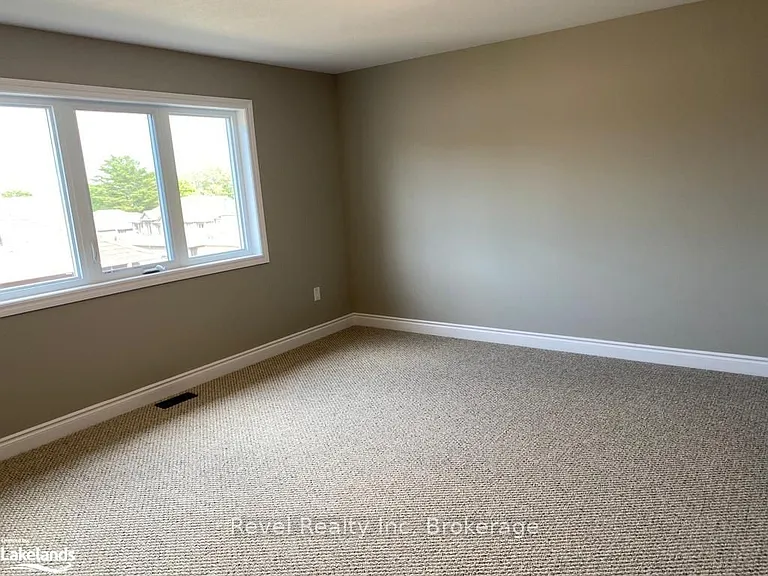 1050 Wright Dr — Photo 12