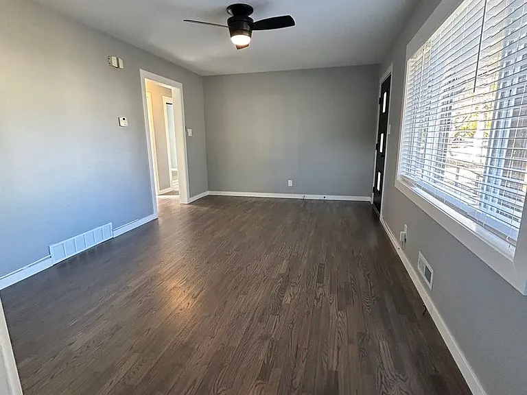 1141 E Madison St — Photo 5