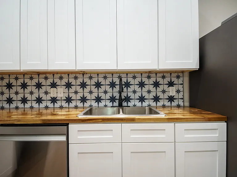 210 Parrotte Ct — Photo 33