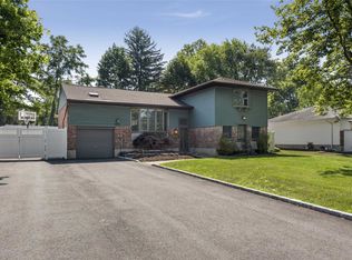 386 Townline Rd, Commack, NY 11725