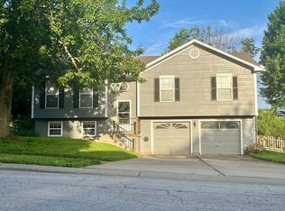 1448 SW Highland Dr, Lees Summit, MO 64081