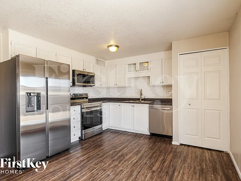3733 E Eugie Ave — Photo 5
